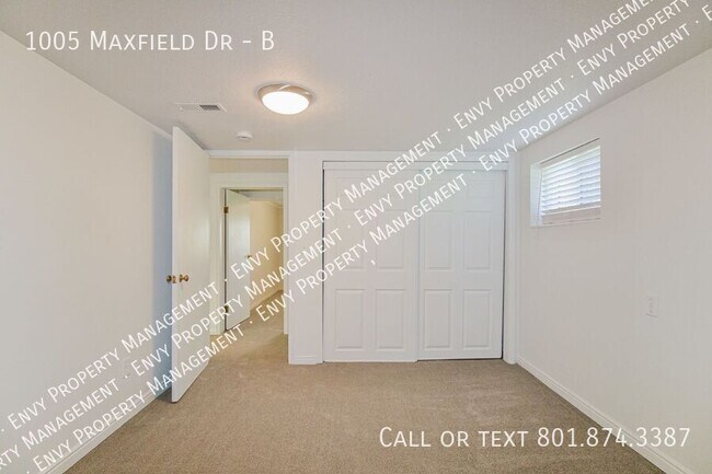 Building Photo - 1005 Maxfield Dr