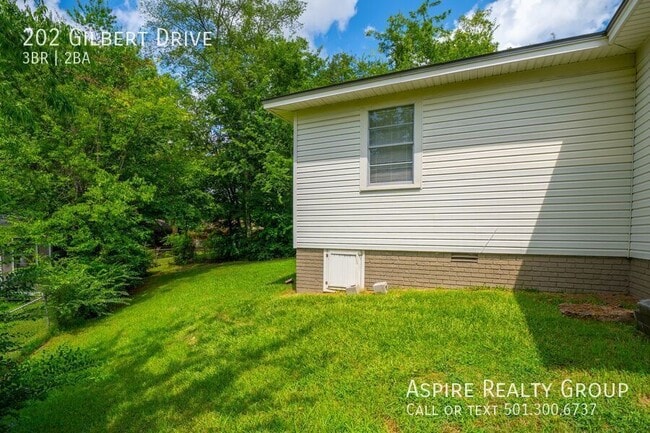 Building Photo - 202 Gilbert Dr