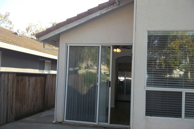 Building Photo - Solar electric home in the Laguna area of Elk Grove