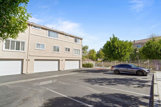 Building Photo - FULLY FURNISHED Stevenson Ranch Townhome