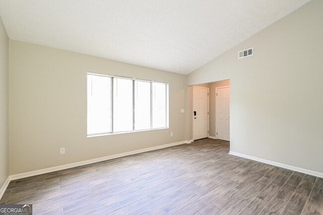 Building Photo - 3865 Scarsborough Dr SW