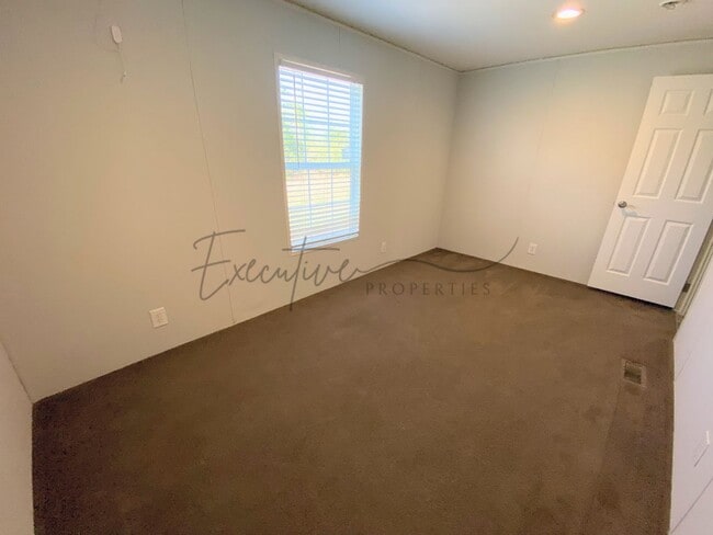 Building Photo - Bright & Spacious 3-Bed, 2-Bath Mobile Hom...