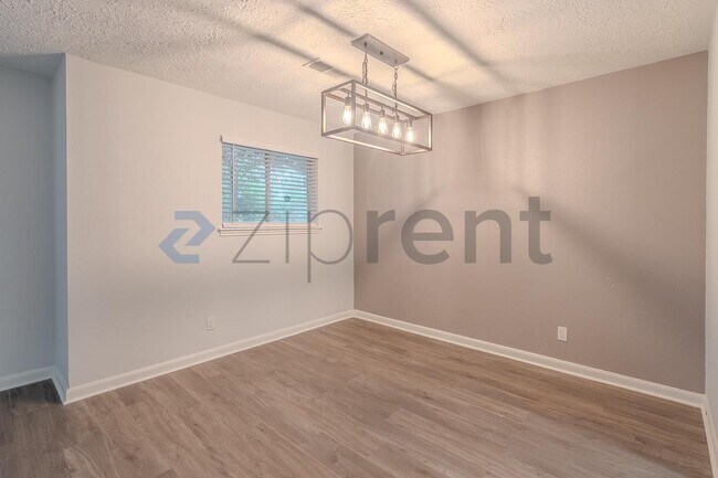 Building Photo - Unit