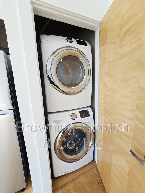 Building Photo - 1706 18th Ave S