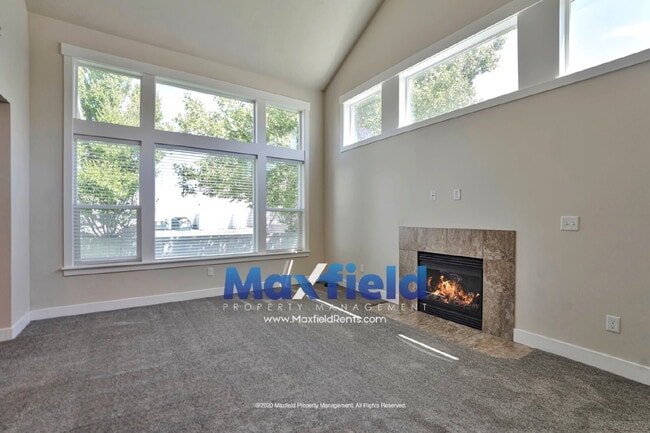 Building Photo - Heart of Riverton Pet Friendly Townhouse 3 BD 2.5 BA 2 GAR