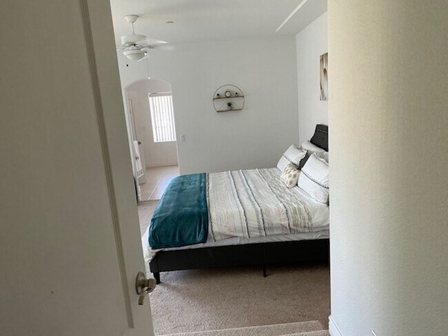 Building Photo - 3 BR + Bonus, Fully furnished, Includes Ut...