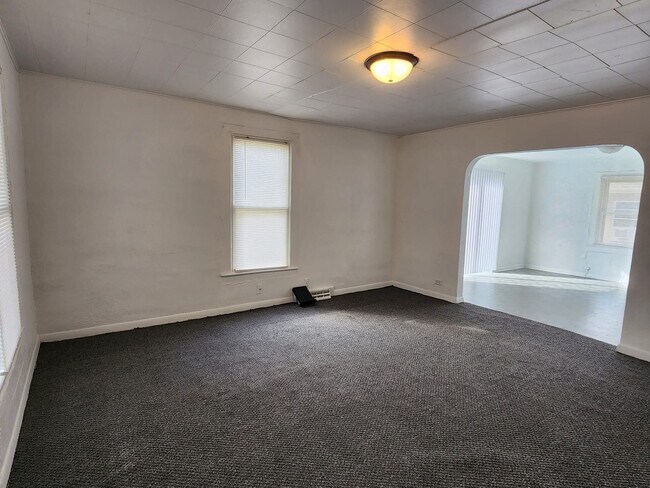 Building Photo - 612 6th St SW