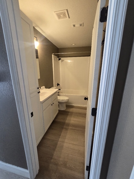 Building Photo - 2017 E Canal St