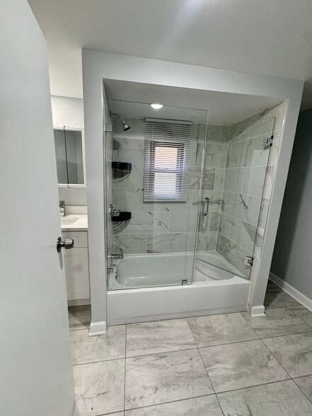 Building Photo - 2950 N Lowell Ave