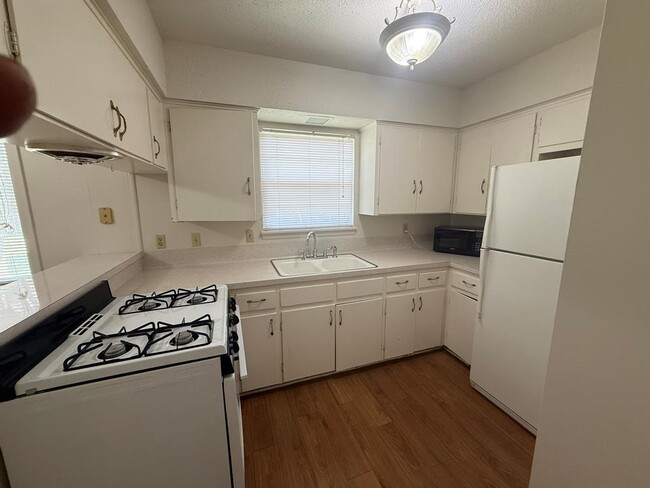 Building Photo - 2805 Ashdale Dr