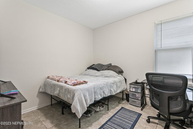 Building Photo - 3315 Ridgeview Dr
