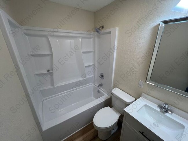 Building Photo - Beautiful Newly Renovated 3 Bedroom 2 Bath...