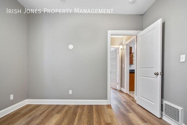 Building Photo - 324 West Ave