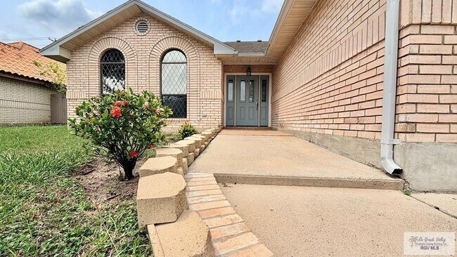 Building Photo - 1587 Pinion Dr
