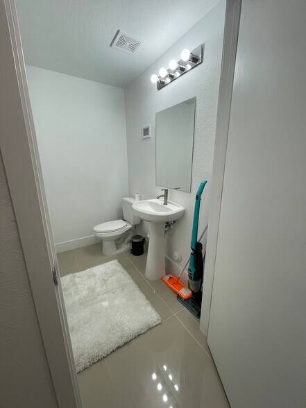 Building Photo - 25887 SW 145th Ave