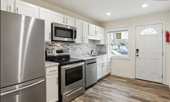 Building Photo - 217 12th St W