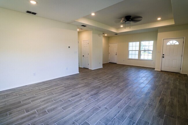 Building Photo - 807 N Polk St