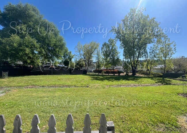 Building Photo - Charming 3 Bedroom Willow Springs Retreat ...