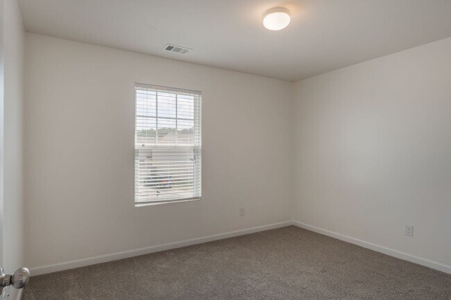 Building Photo - Beautiful 4bd 2.5ba home with Community Am...