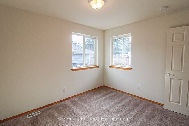 Building Photo - 12920 NE 203rd Ct