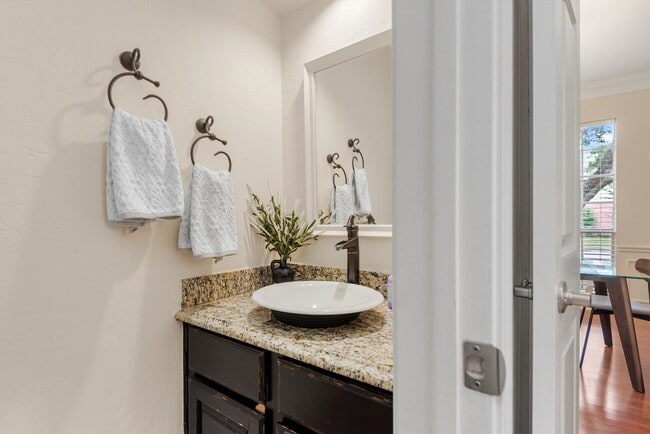 Building Photo - 22007 Crossbrook Dr