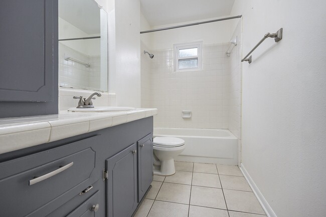 Building Photo - 2801 Westbury Ln