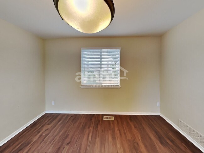 Building Photo - 651 Branding Iron Ln