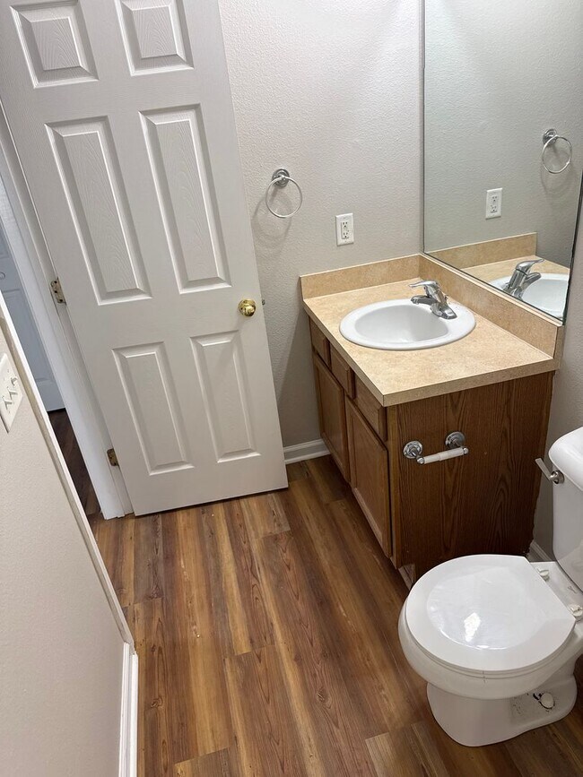 Building Photo - New floors, just painted, and all new appliances!!