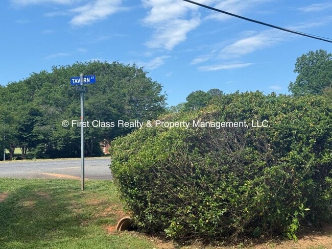 Building Photo - 710 Tavern Ct