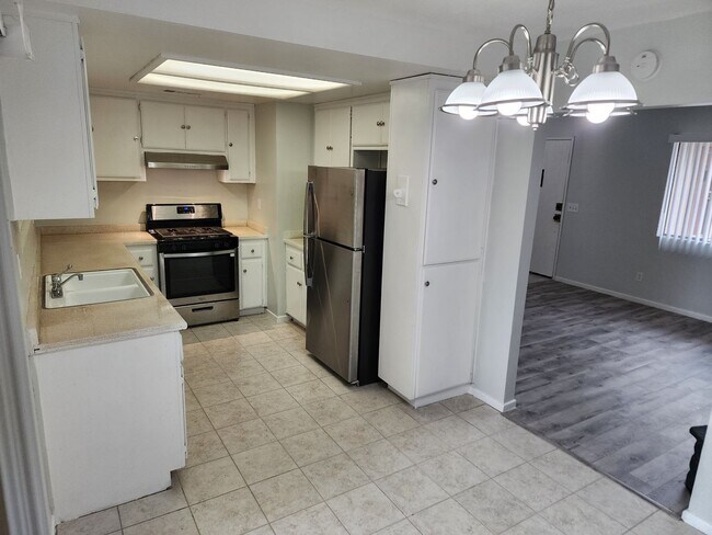 Building Photo - 15833 Serrano Rd