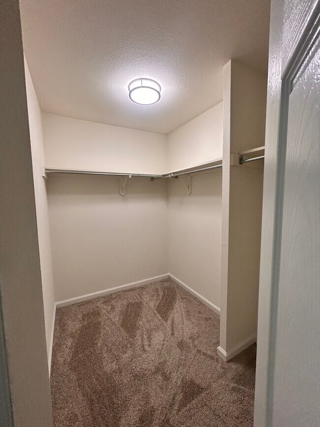 Building Photo - 1251 Fords Pointe Cir