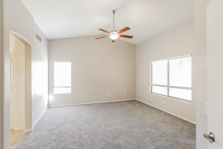 Building Photo - 13324 W Maui Ln