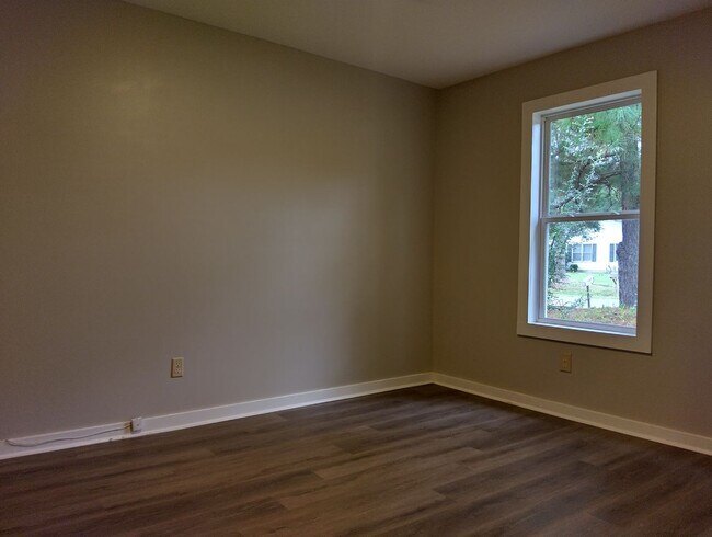 Building Photo - 7446 Bellehaven Dr