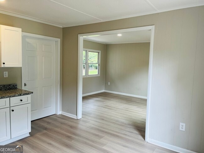 Building Photo - 31 Westgate Park Ln