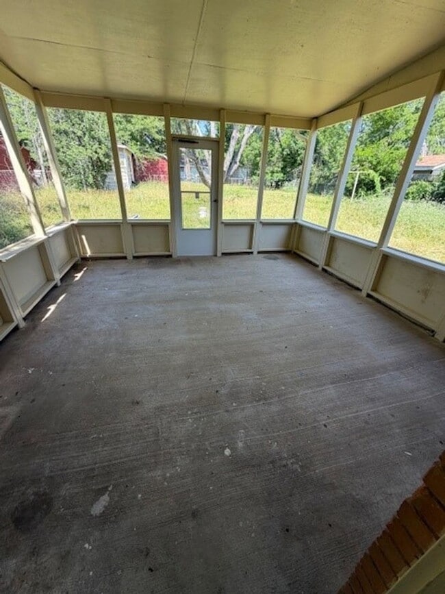 Building Photo - 1415 Mockingbird Ln