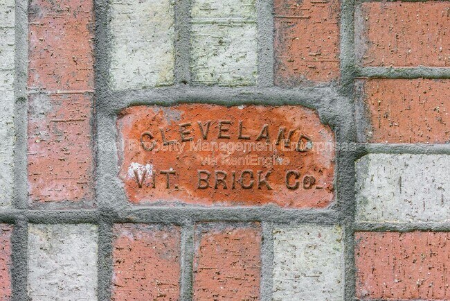 Building Photo - 1725 N McKinley Ave