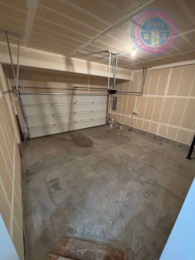 Building Photo - DEPOSIT FREE MOVE-IN WITH OBLIGO!  Orenco ...