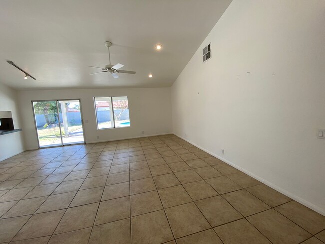 Building Photo - 68305 Encinitas Rd