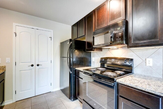 Building Photo - 6700 Cooper Ln