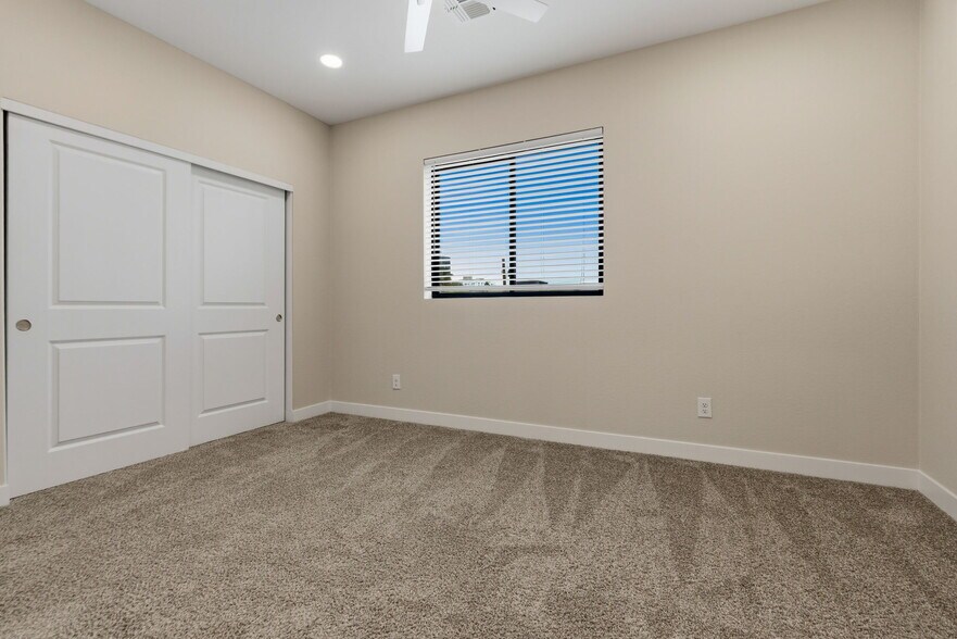 Building Photo - 1222 E Diamond St