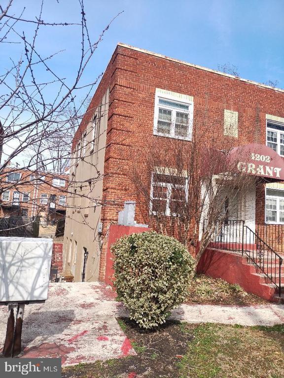 Building Photo - 4202 Grant St NE