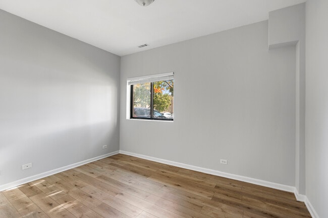 Building Photo - 2451 W Howard St