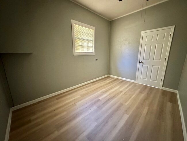 Building Photo - 2704 44th Ave