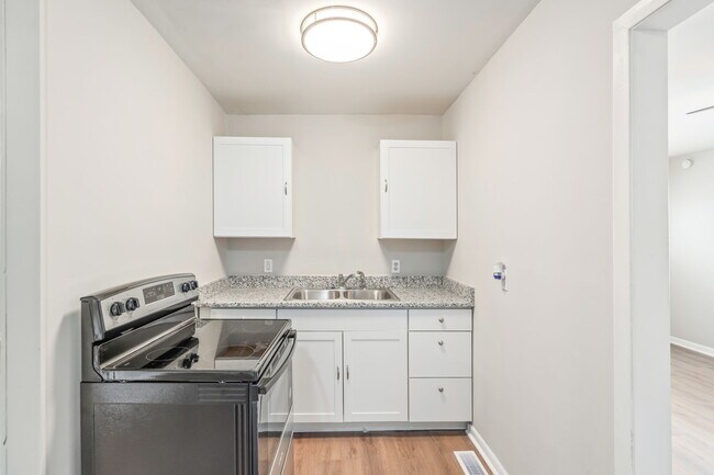 Building Photo - 411 Cherokee Heights Dr