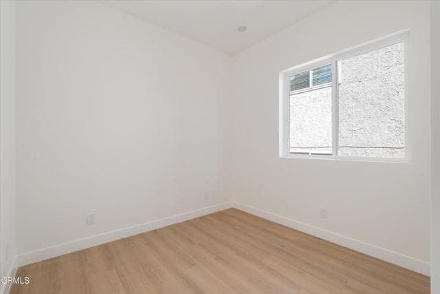 Building Photo - 10558 Encino Ave