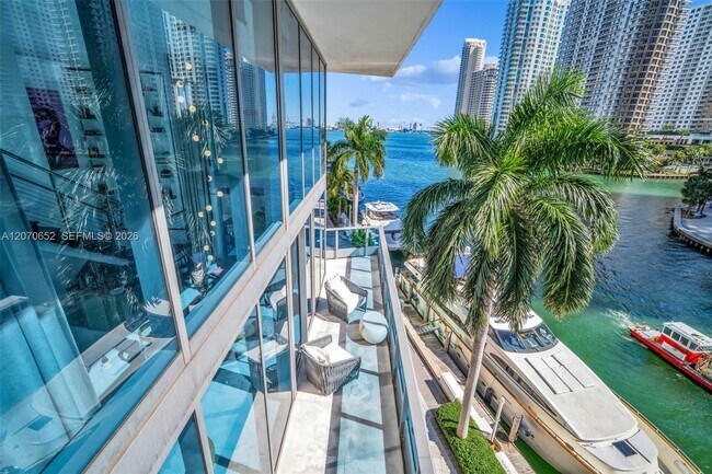 Building Photo - 200 Biscayne Blvd Way