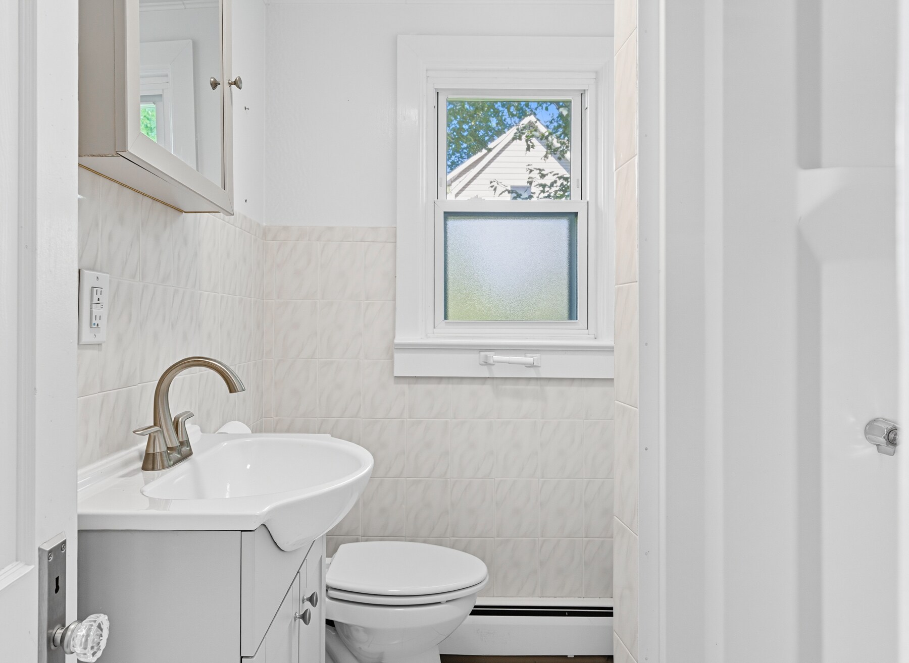 Bathroom 1 - 115 Billian St