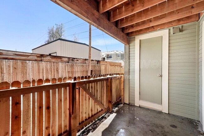 Building Photo - 1885 S Quebec Way