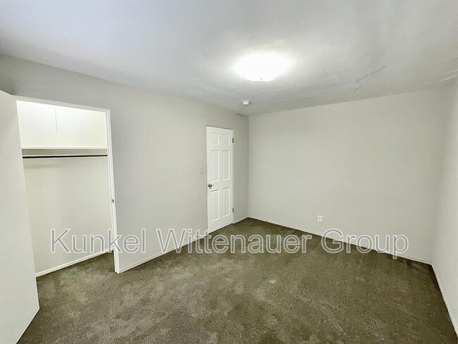 Building Photo - 1 Hickory Ct