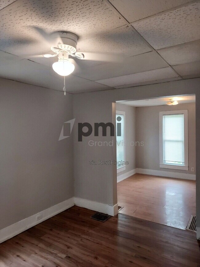 Building Photo - 1753 E Clay St